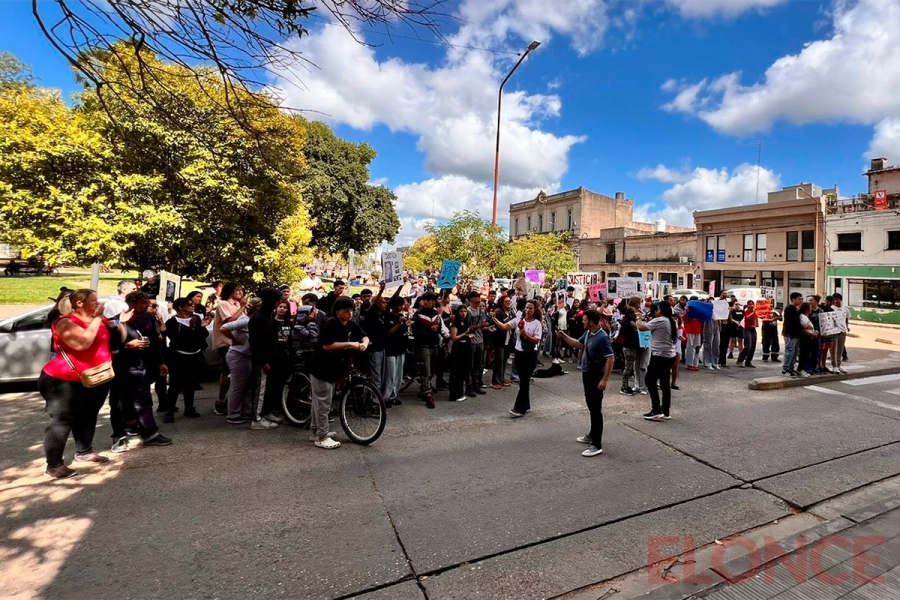 Marcha pidiendo justicia en Gualeguaych&uacute;. Elonce