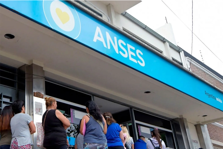 Cronograma de Anses de diciembre: pagan asignaciones, jubilaciones con aumento y aguinaldo