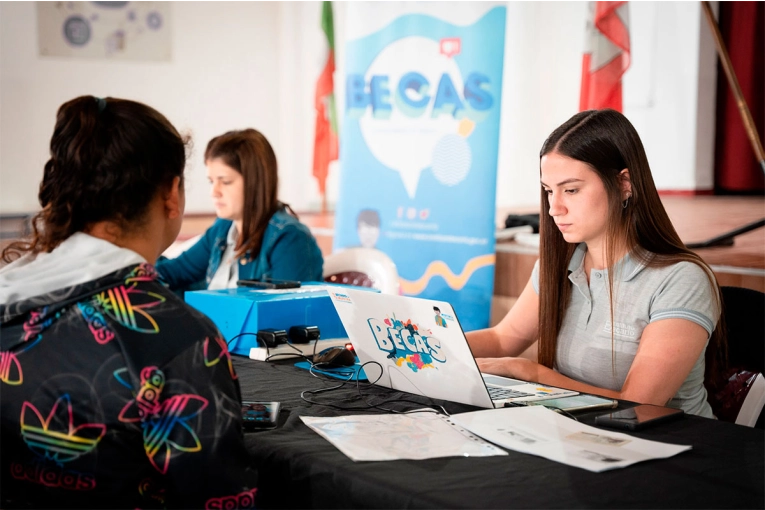 Inicia el cronograma de pago de becas provinciales para estudiantes de nivel superior