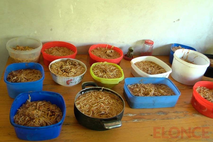 Las viandas que preparan para las familias del barrio