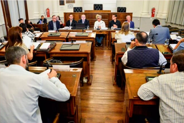 Senadores comenzaron a tratar el Presupuesto 2025 y la Reforma Política