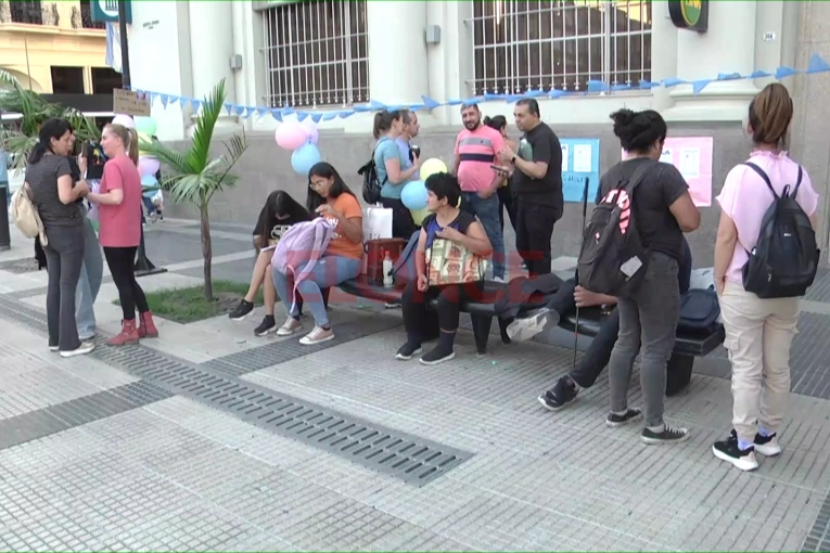 Familias de chicos con discapacidad realizaron jornada de concientización en la Plaza 1º de Mayo