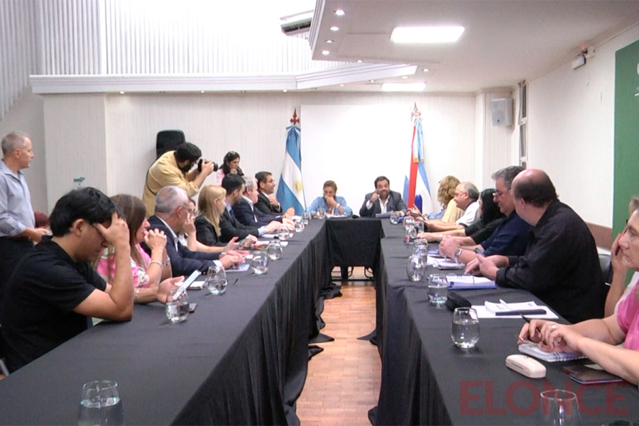Reuni&oacute;n entre gremios y Gobierno. (Elonce)