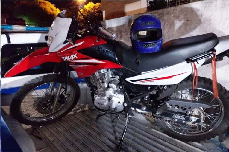 El robo de una moto en Paraná derivó en una persecución y un policía resultó herido