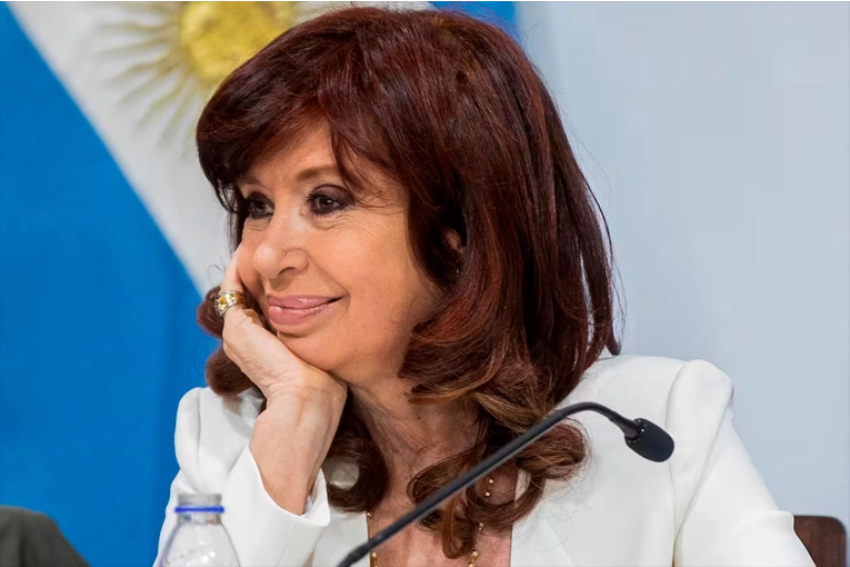 La reacción de Cristina Kirchner por la detención del senador Kueider: "democracia tarifada"