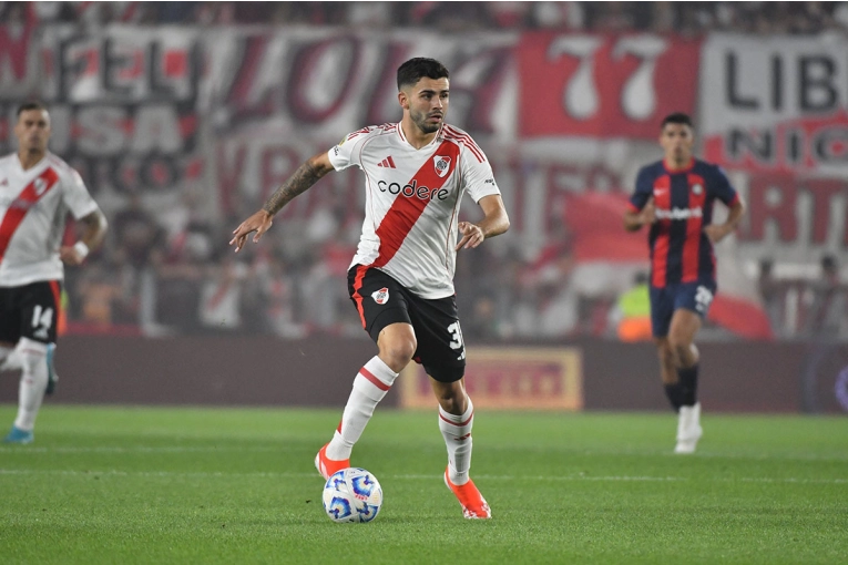 Con gol de Meza, River vence 1-0 a San Lorenzo y asegura su lugar en la Copa Libertadores 2025