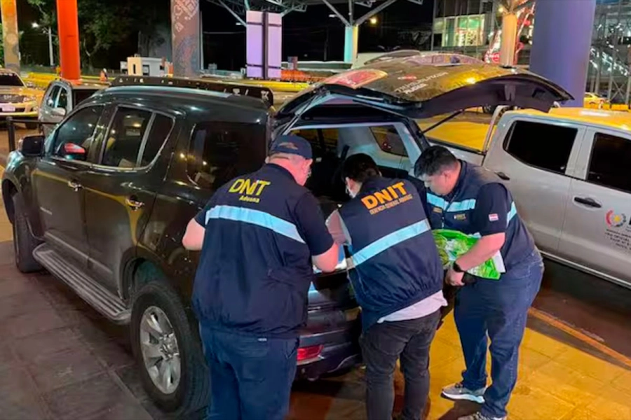 La inspecci&oacute;n en el auto. (DNIT)