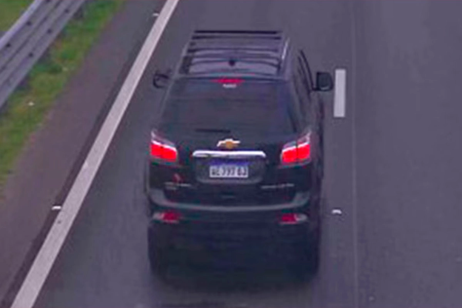 La camioneta que manejaba Kueider, en la que llevaba los d&oacute;lares y pesos en efectivo. (Infobae)