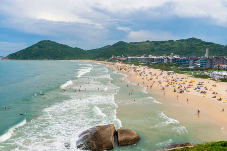 Vacaciones en Brasil: cuánto cuesta el pasaje de colectivo para ir a Camboriú, Florianópolis y Torres