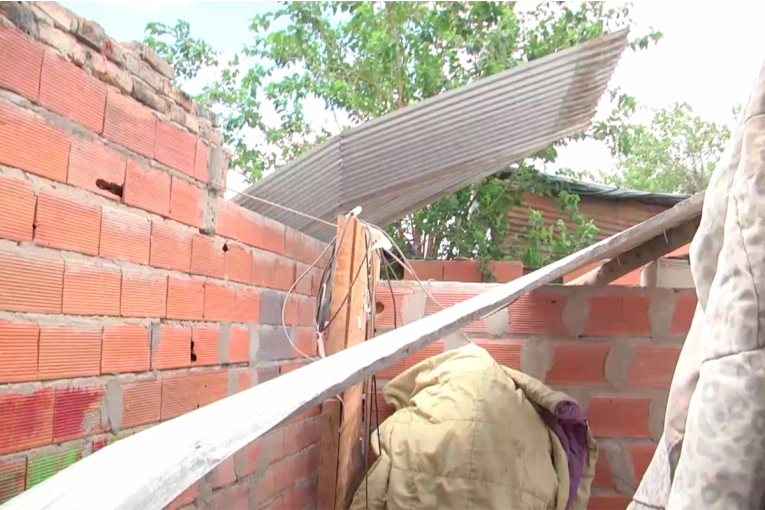 Familias de barrio El Trébol piden ayuda para reconstruir sus viviendas afectadas por el temporal