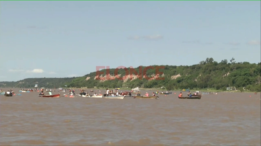 Otros momentos de la competencia en el r&iacute;o Paran&aacute;. Foto: Elonce