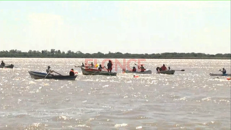 Otros momentos de la competencia en el r&iacute;o Paran&aacute;. Foto: Elonce