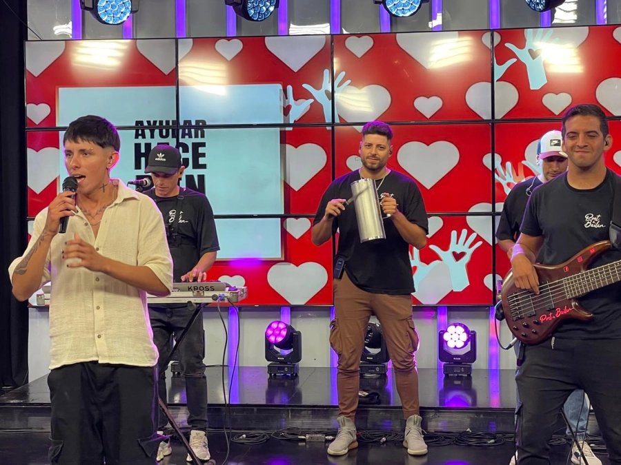 La cumbia se hizo presente en Ayudar Hace Bien. (foto: Elonce)