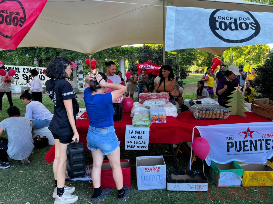 Vecinos colaboraron con donaciones. (foto: Elonce)