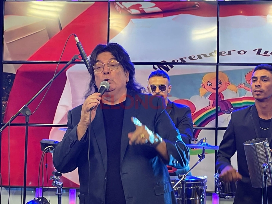 Gerardo Far&iacute;as y La Sonora. Foto: Elonce