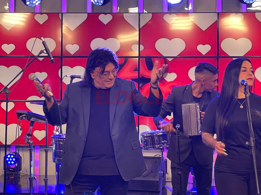 Gerardo Far&iacute;as y La Sonora. Foto: Elonce