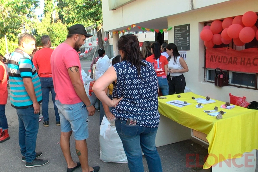 Ayudar Hace Bien. (foto: Elonce)