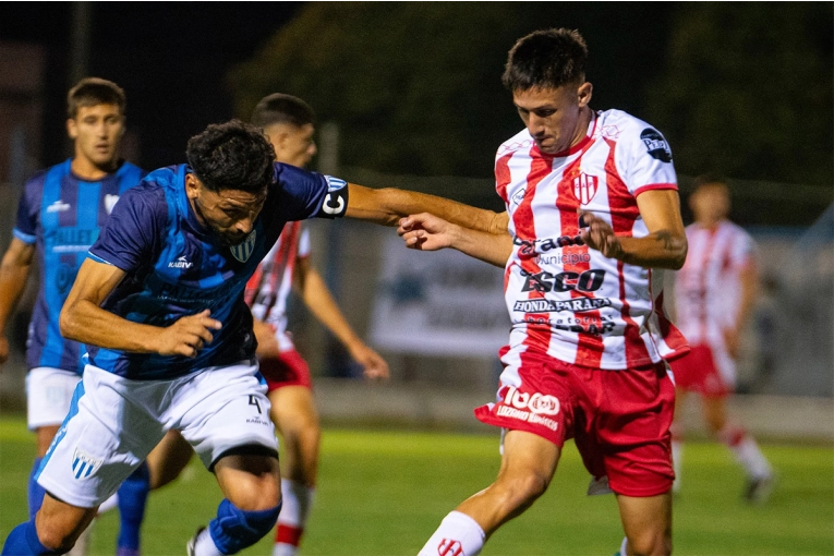 Juventud Unida goleó a Paraná en la tercera ronda del Regional Amateur