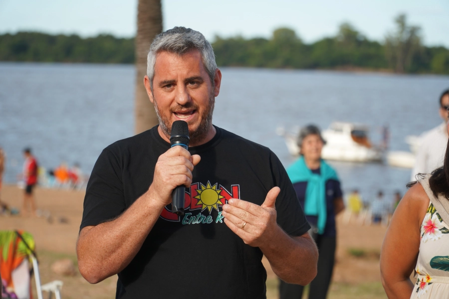 El Intendente de Col&oacute;n en la inauguraci&oacute;n de temporada