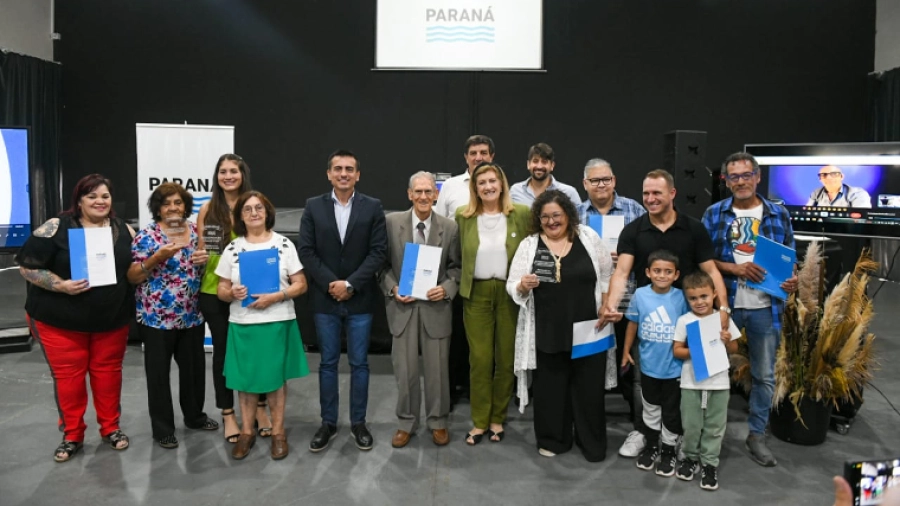 La ceremonia se realiz&oacute; este viernes en Sala Mayo, con la participaci&oacute;n de la intendenta Rosario Romero. (foto: Municipalidad de Paran&aacute;)