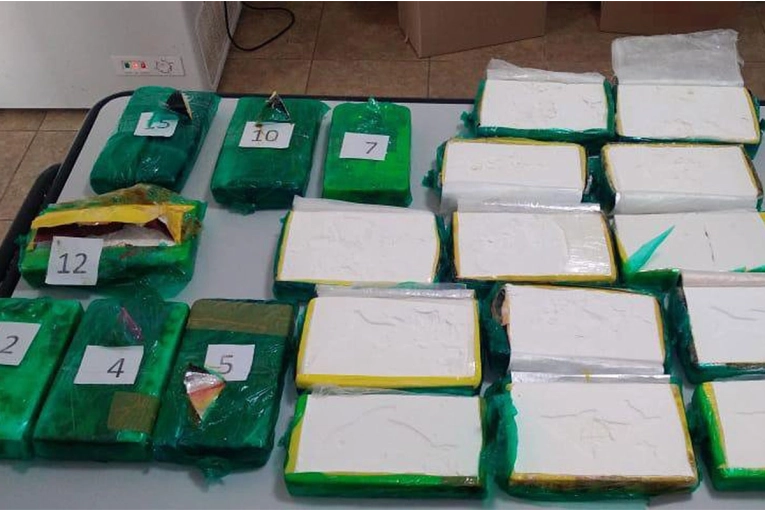 Incautaron casi 50 kilos de cocaína a pasajeros de "tours de compras"