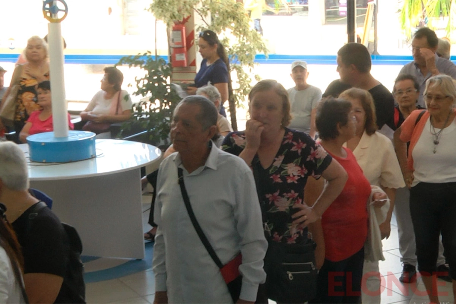 Largas filas en PAMI