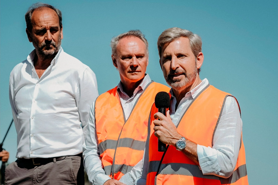 Frigerio junto a funcionarios en Gualeguaychú. (GPER).
