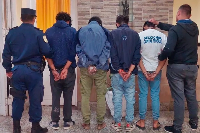 Cuatro detenidos tras intentar estafar a una rotisería con comprobantes falsos