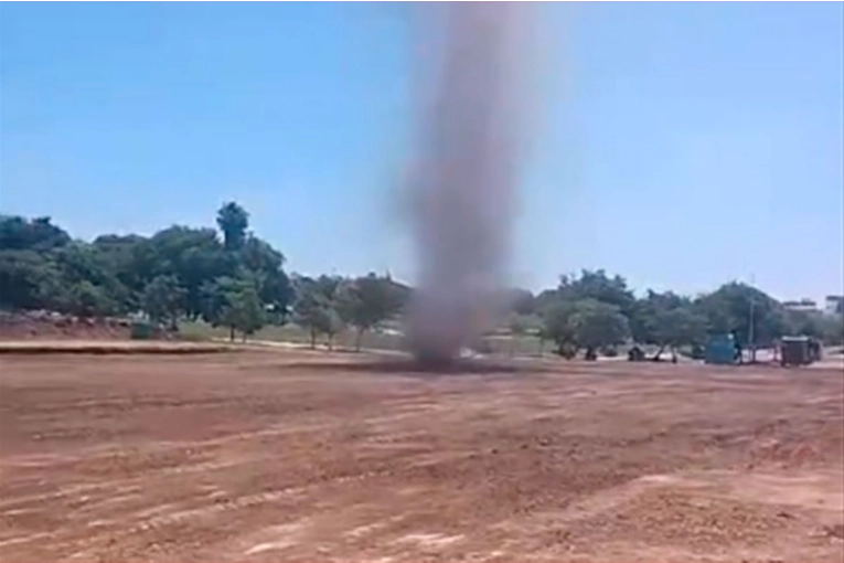 Grabaron una tolvanera o remolino de tierra en Paraná: de qué se trata el fenómeno y el video