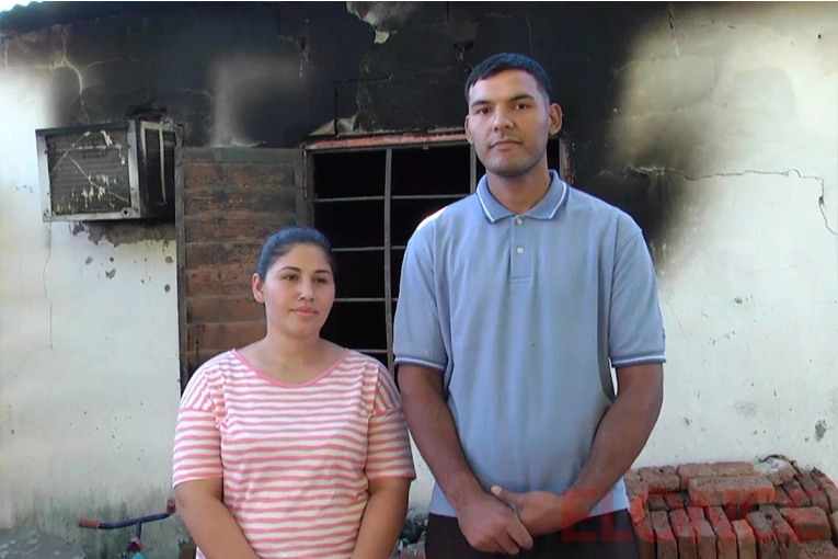 Una familia perdió todo en un incendio e imploró por ayuda para reconstruir su casa