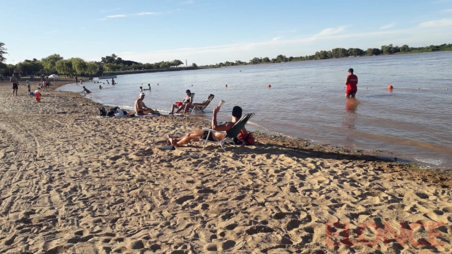 Las playas estar&aacute;n habilitadas para el ingreso al r&iacute;o de 8 a 20, que es el horario en el que habr&aacute; presencia de guardavidas. (foto: Elonce)