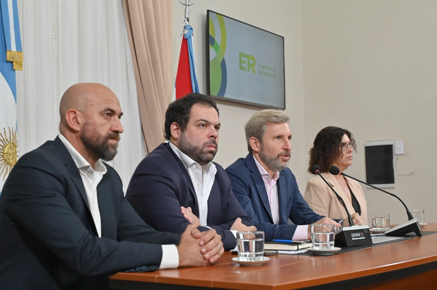 La conferencia de prensa en la que se anunci&oacute; la intervenci&oacute;n.