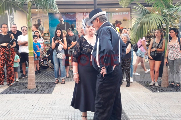 Celebraron el Día Nacional del Tango con una “Marcha milonguera” en Paraná