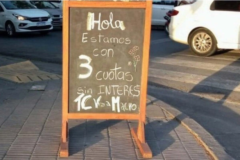 En Gualeguaychú controlan carteles y pizarrones ubicados en la vía pública