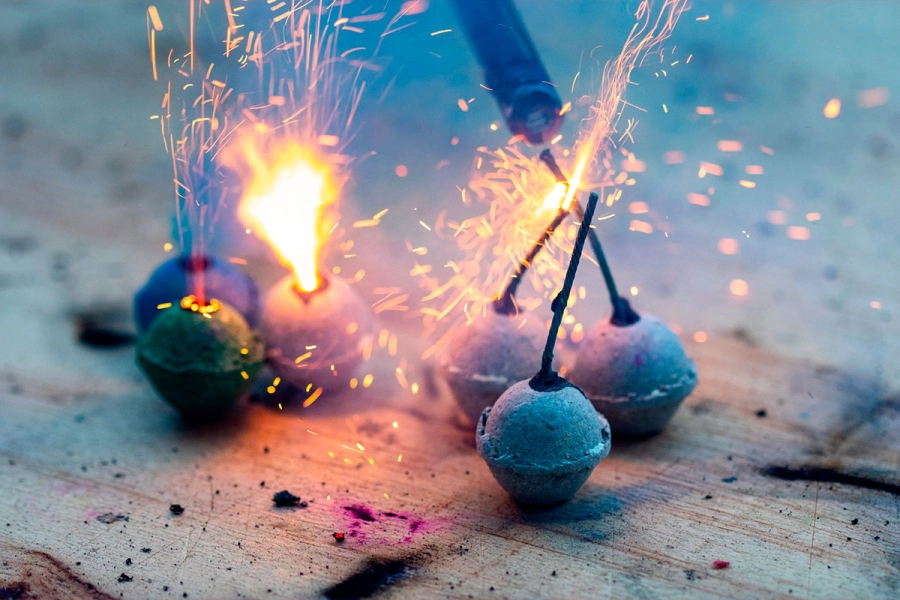 Pirotecnia en la calle.