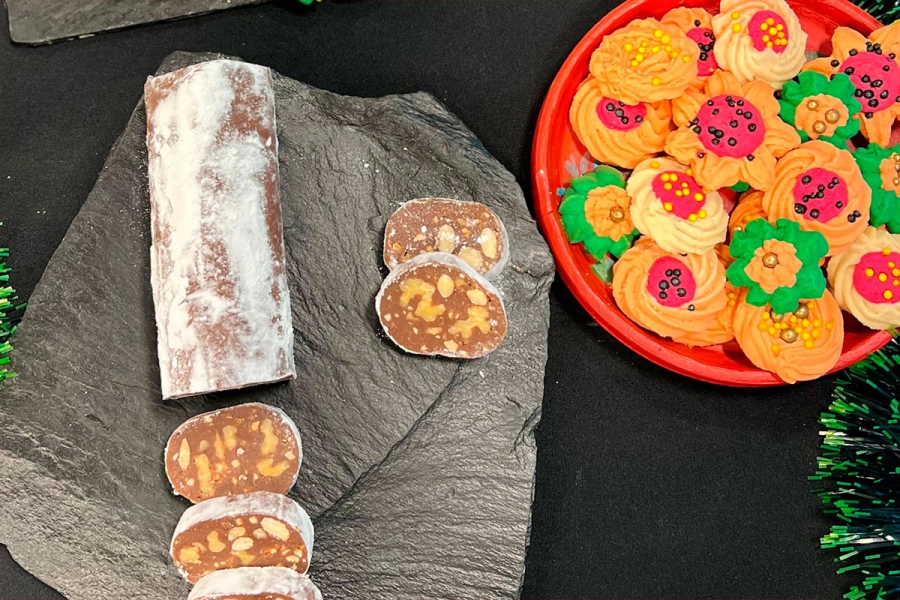 Turr&oacute;n de chocolate y galletitas danesas. (Elonce)