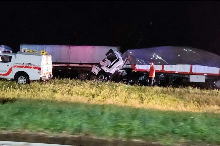 Un muerto y cuatro heridos de gravedad tras accidente en medio de un fuerte temporal