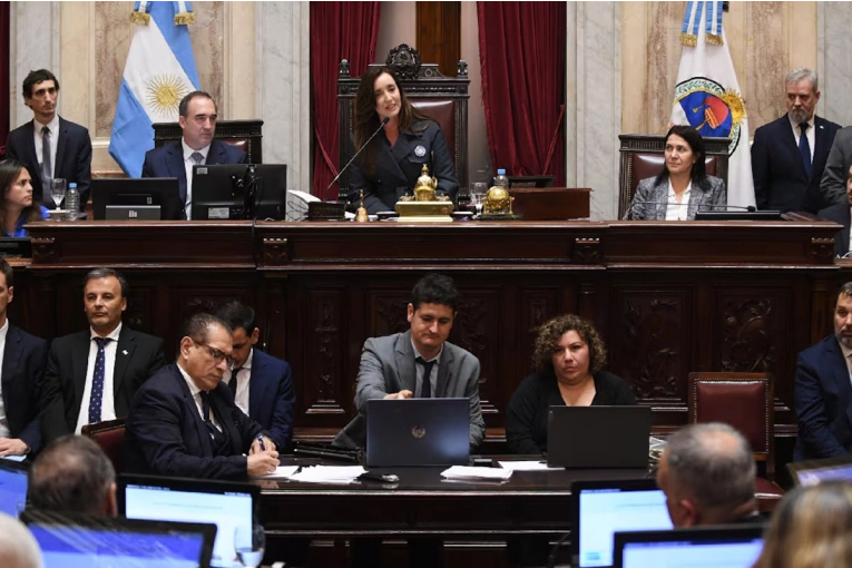 Senadores nacionales pasarían a cobrar $9.500.000 desde enero