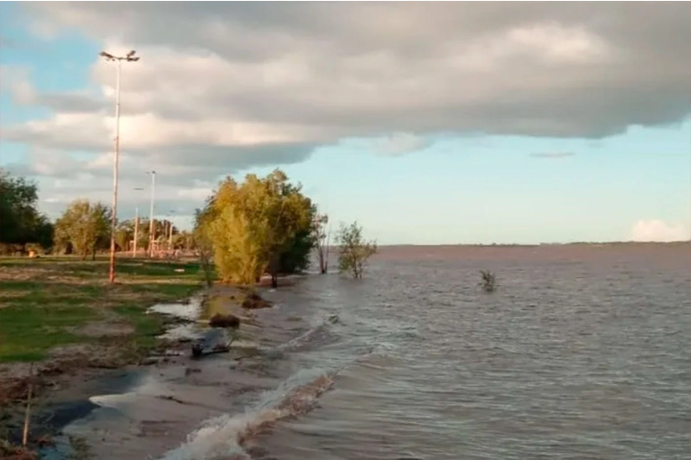 El río Uruguay creció más de 50 centímetros este fin de semana en Concepción del Uruguay: video