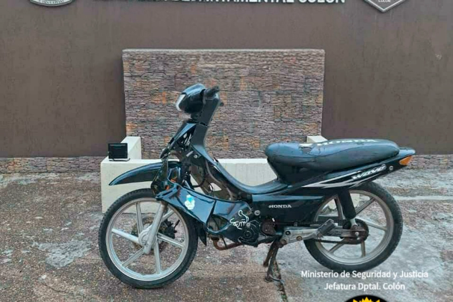 Moto secuestrada en Col&oacute;n. (foto: Polic&iacute;a de Entre R&iacute;os)
