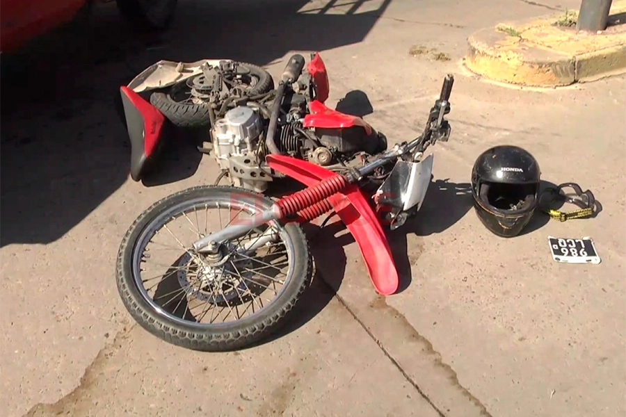El conductor de la moto fue trasladado al hospital San Mart&iacute;n. (foto: Elonce)