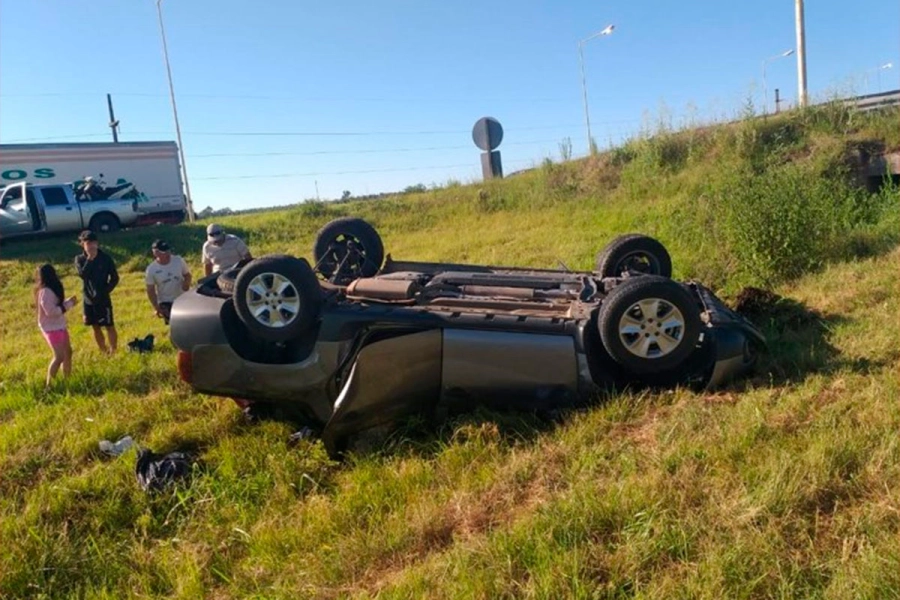 El auto qued&oacute; en la banquina. (DRU)