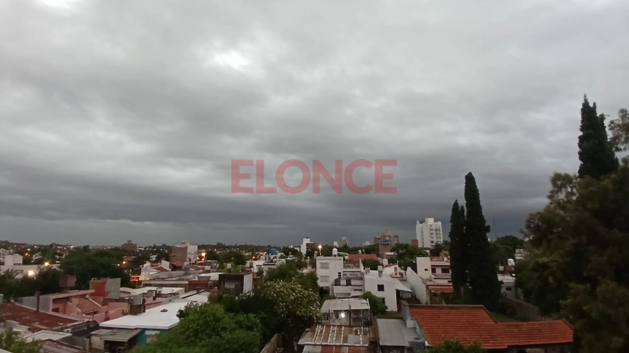 El verano comienza con lluvias en Paraná. (foto: Elonce)