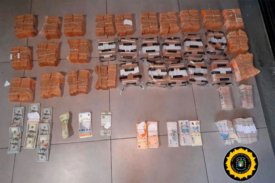 Incautaron una suma de dinero millonaria en moneda extranjera tras allanamientos por narcotr&aacute;fico. (foto: Polic&iacute;a de Entre R&iacute;os)