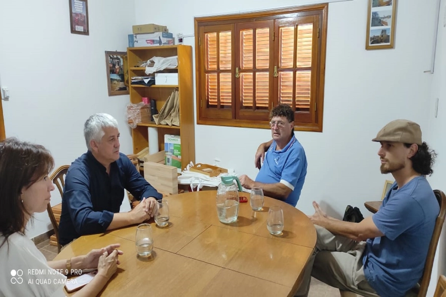 Giarrizzo visit&oacute; a los responsables del aserradero Bella Uni&oacute;n. (foto: Gobierno de Entre R&iacute;os)