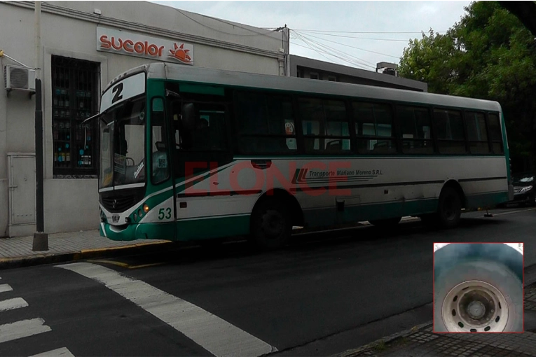 Un colectivo sufrió problemas con los frenos y empezó a largar humo en Paraná