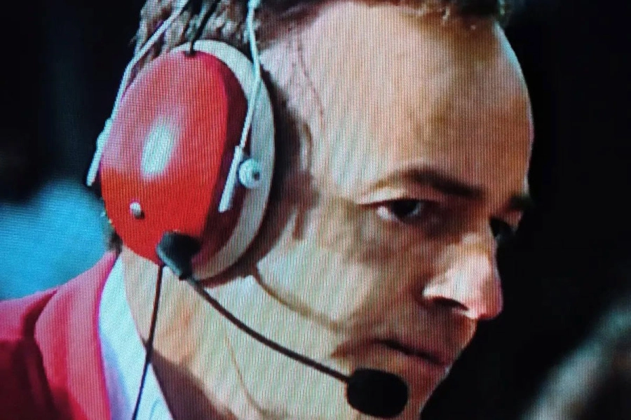 Imagen de la serie de Netflix con los auriculares de la artista entrerriana. Foto: Elonce