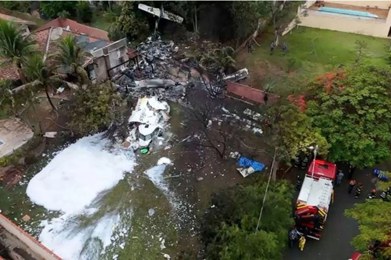 Se cayó un avión en Brasil y reportaron al menos nueve muertes