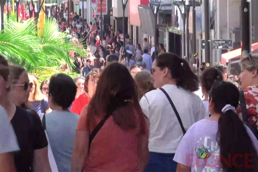 Compras en la peatonal de Paran&aacute;.