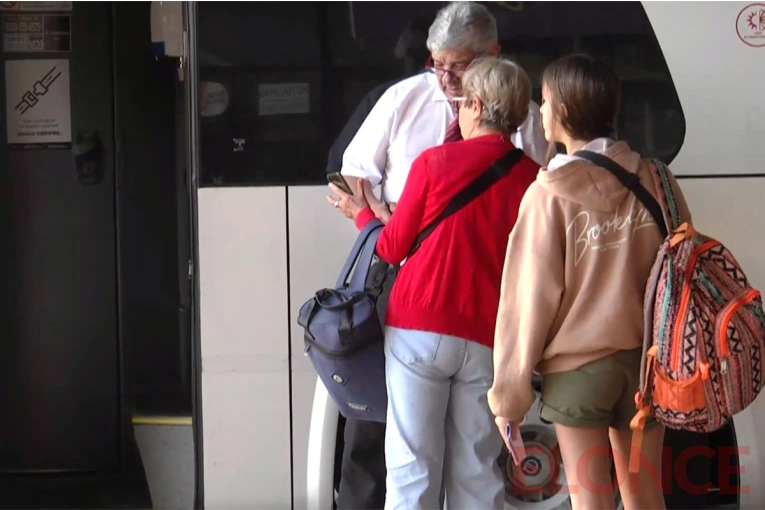 Intenso movimiento en la Terminal de Paraná a un día de la Nochebuena